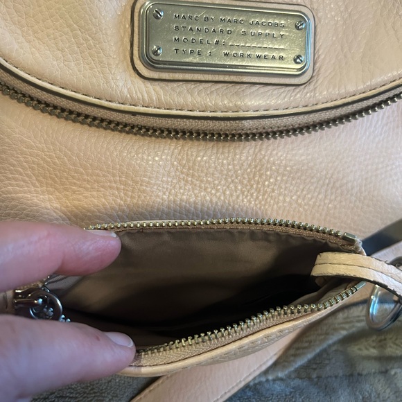 Marc Jacobs Natasha Q Crossbody with matching wallet - Picture 6 of 14